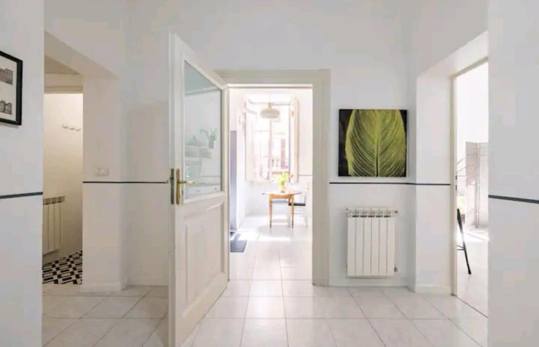 Romeo. Luminoso Al Centro Di Apartamento Roma